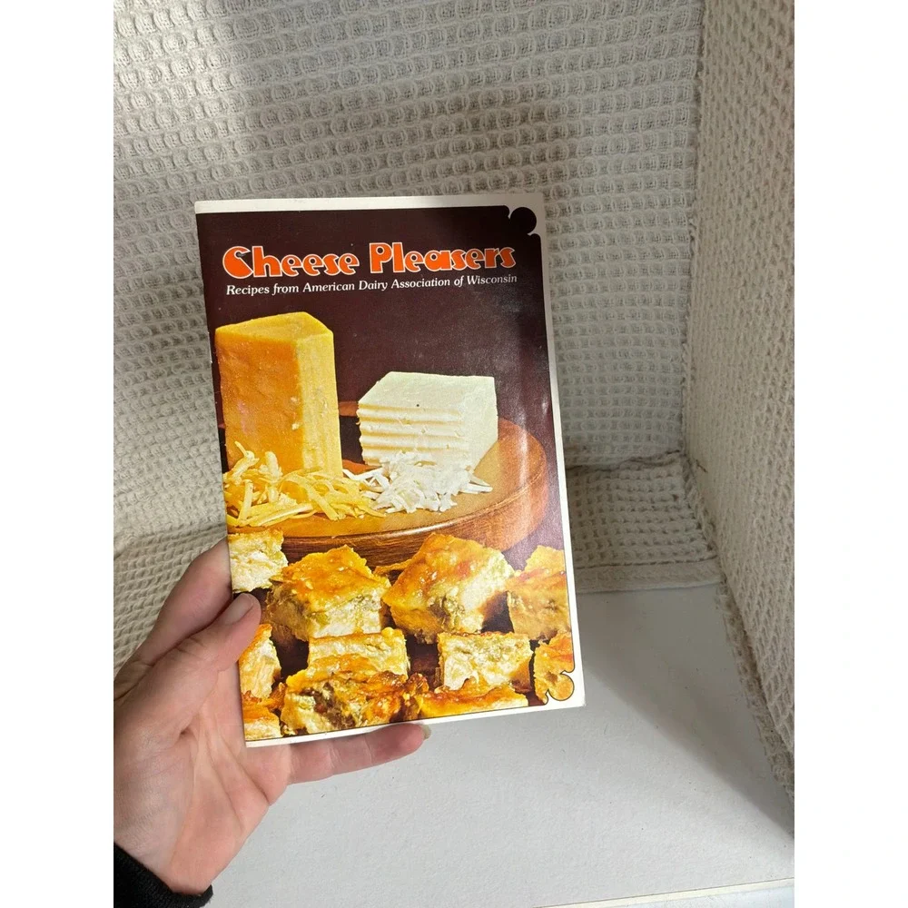 [Vintage] Unisex American Dairy Association Cheese Pleasers Cookbook OS Brown